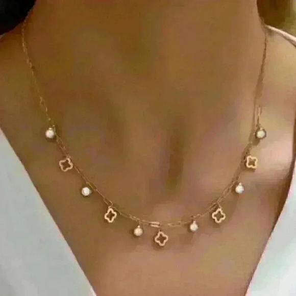 Hollow Clover Moissanite 18k Gold Filled Necklace - Picture 3 of 6